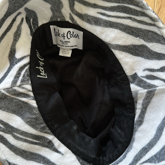 Lack of Color Zebra Wave Bucket Hat - Picture 6 of 6